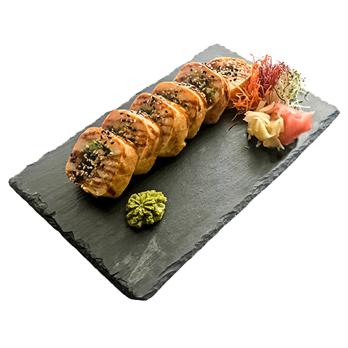 Futomaki z łososiem pieczonym w tamago