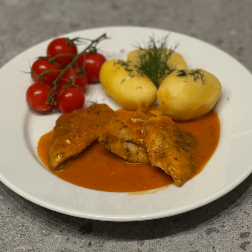 Polędwiczki z kurczaka w sosie pomidorowym