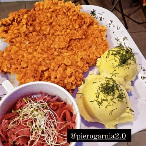 Filet w płatkach ziemniaki surówka
