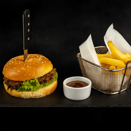 Burger z szarpaną wołowiną