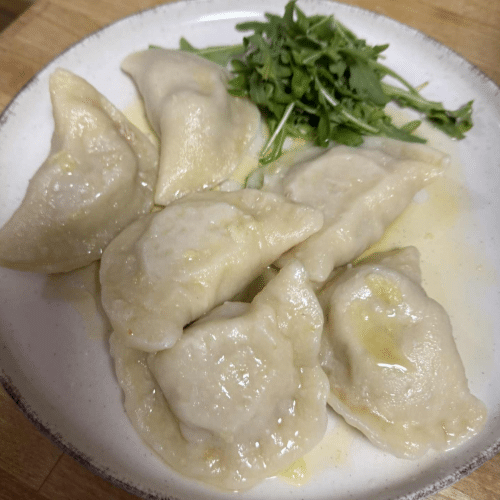 Pierogi z mięsem naszej produkcji polane masłem 6 sztuk