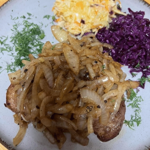 Polędwiczka wieprzowa grillowana z cebulką 180 g