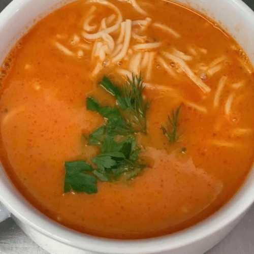 Pomidorowa z makaronem nitki