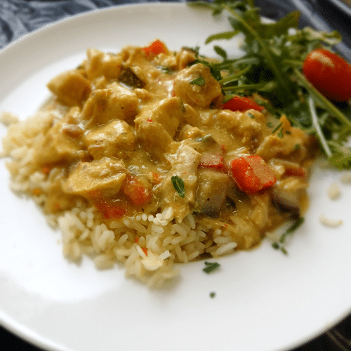 Gulasz drobiowy z warzywami , mleczkiem kokosowym w sosie curry