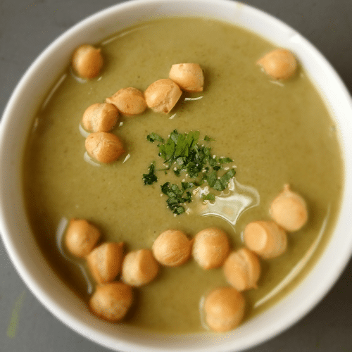 Krem serowo ,szpinakowy z groszkiem ptysiowym