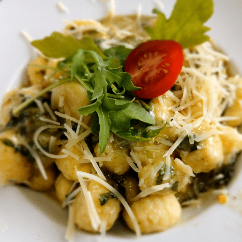 Pieczone gnocchi w sosie szpinakowo - serowym