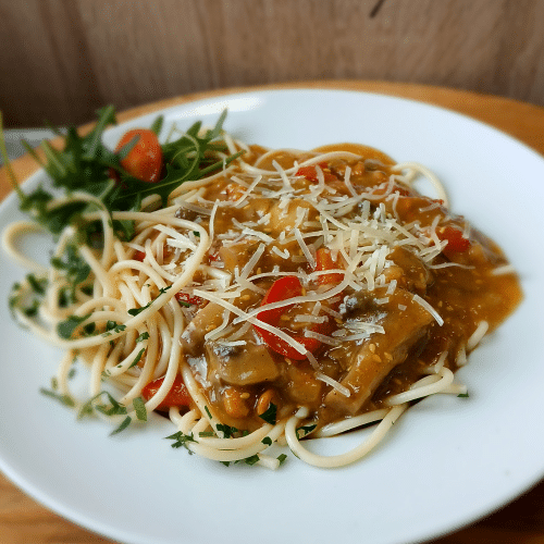 Makaron w sosie orientalnym z wieprzowiną