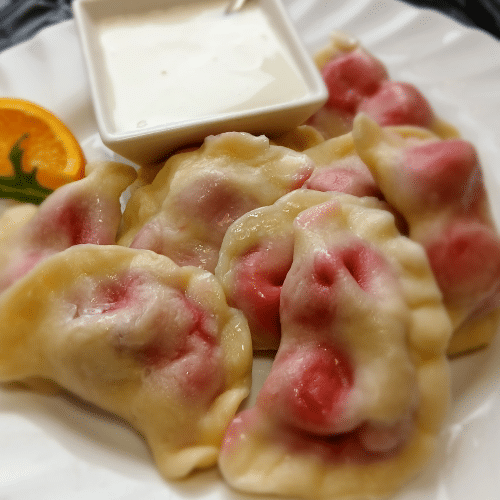 Pierogi z borówkami i słodką śmietaną