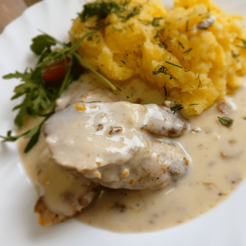 Polędwiczki wieprzowe w sosie kurkowym