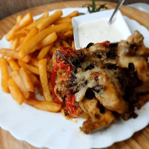 Shoarma drobiowa zapieczona serem z pieczarkami i papryką