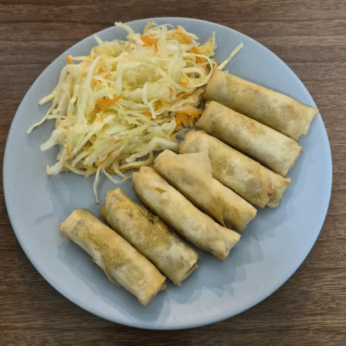 Sajgonki wegetariańskie z surówką