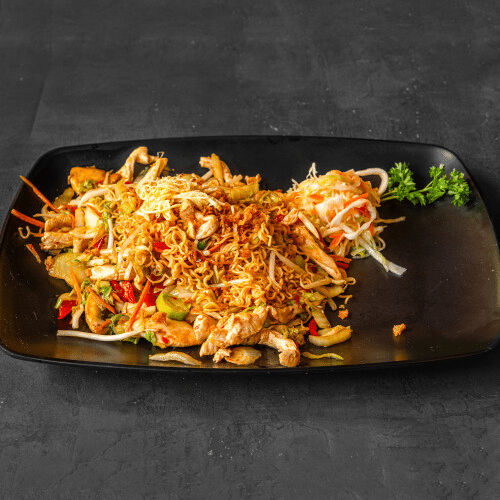 Makaron chiński smażony z kurczakiem