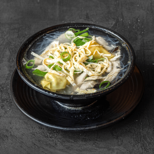 Zupa z makaronem sojowym i kurczakiem