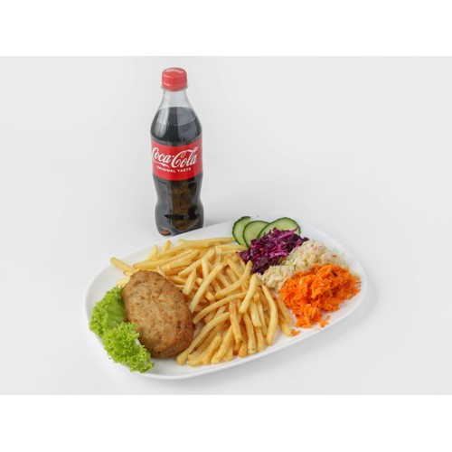 Kotlet mielony z frytkami i surówką