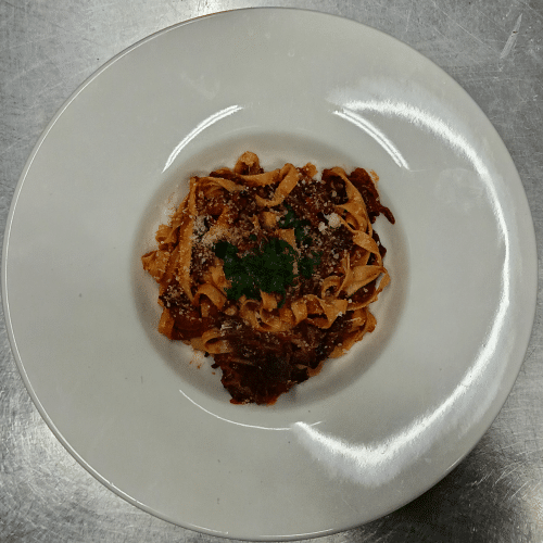 Makaron tagliatelle z szarpaną wołowiną