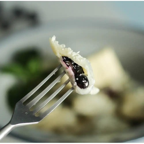 pierogi z borówką amerykańską w białej czekoladzie