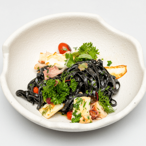 Tagliolini nero di sepia z owocami morza