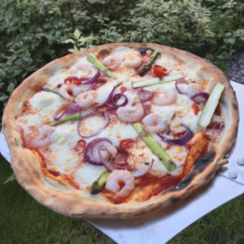 Pizza z krewetkami, szparagami i chilli
