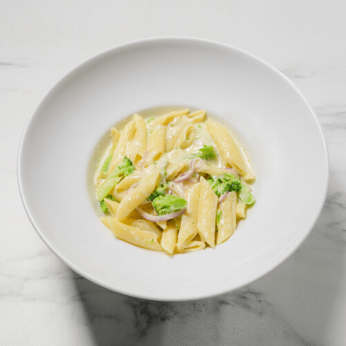 Penne z brokułem, serem i czosnkiem