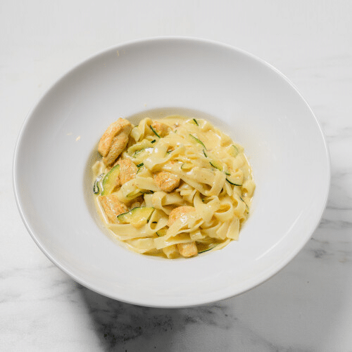 Tagliatelle z kurczakiem, cukinią i czosnkiem