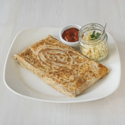 16. Naleśnik z kurczakiem, szpinakiem i serem camembert