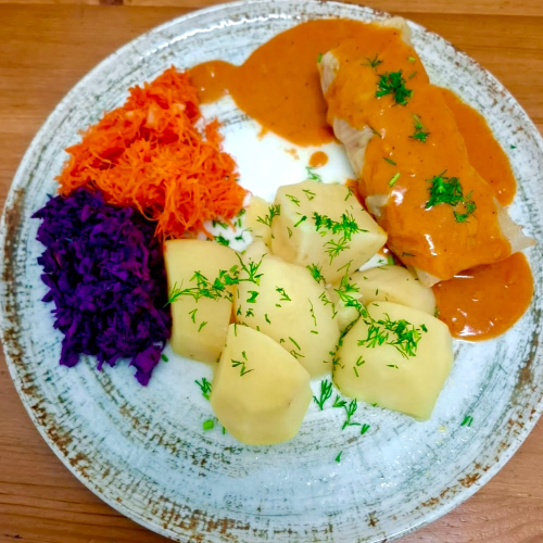 Gołąbek w sosie pomidorowym