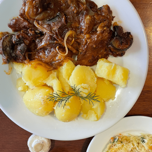 Karczek duszony z pieczarkami i cebulką