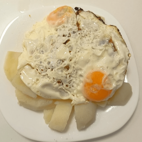 2x jajka sadzone z ziemniakami