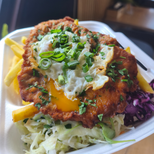 Kotlet schabowy z jajkiem sadzonym