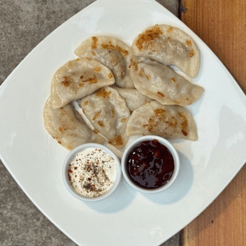 Pierogi z kaczką w śmietanowym sosie z żurawiną