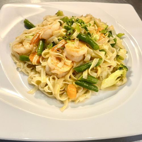 Pad Thai z mango i krewetkami