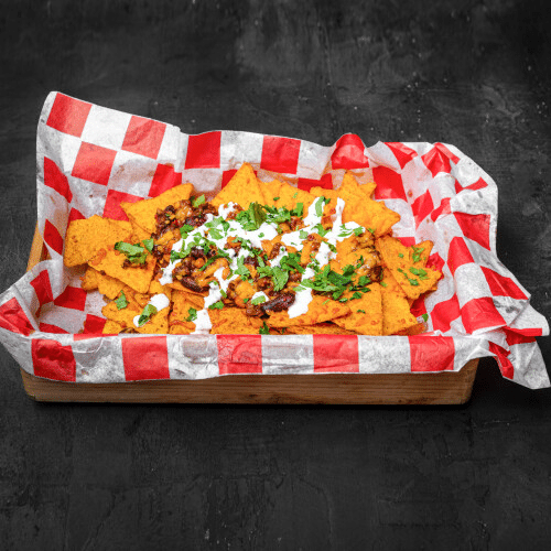Nachosy z chilli con carne i cheddarem