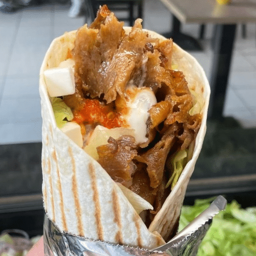 Classic z mięsem i sałatką grecką