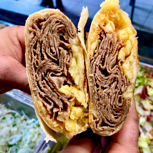 Sarma z mięsem i frytkami