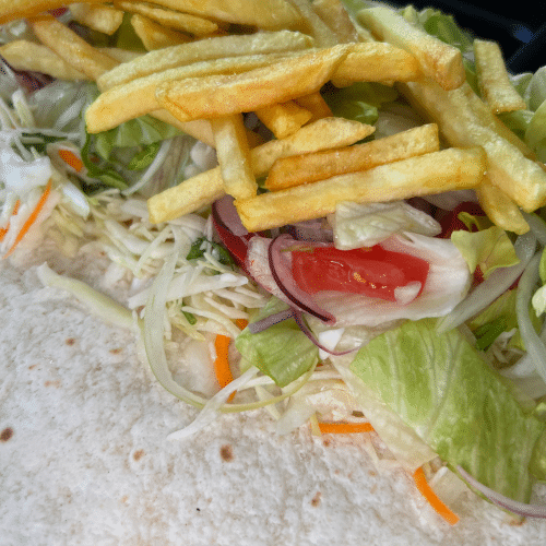 Tortilla wege sałatki i frytki