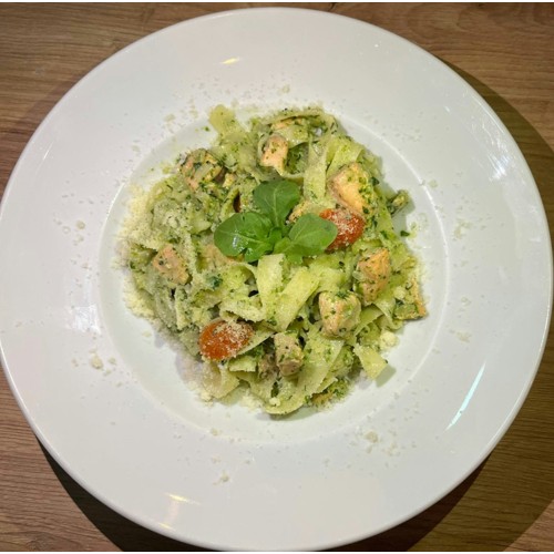 Pappardele al salmone con crema di spinaci