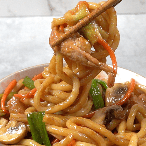 Makaron udon z kurczakiem