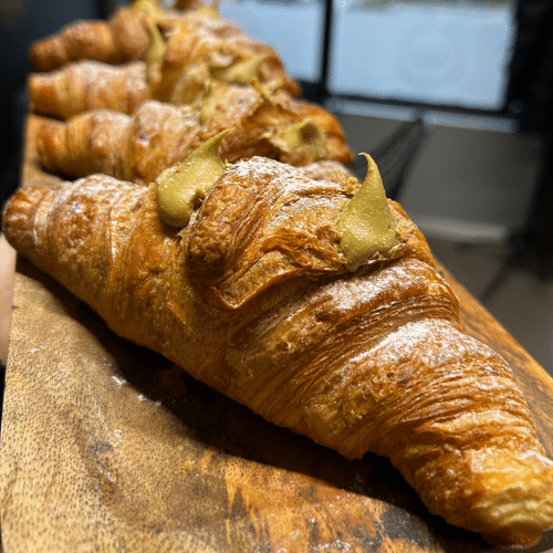 Croissant o smaku pistacjowym
