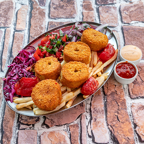 Falafel na talerzu