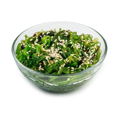 Sałatka hiyashi z sosem orzechowym