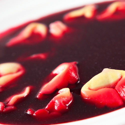 Barszcz czerwony 500ml. z uszkami z mięsem