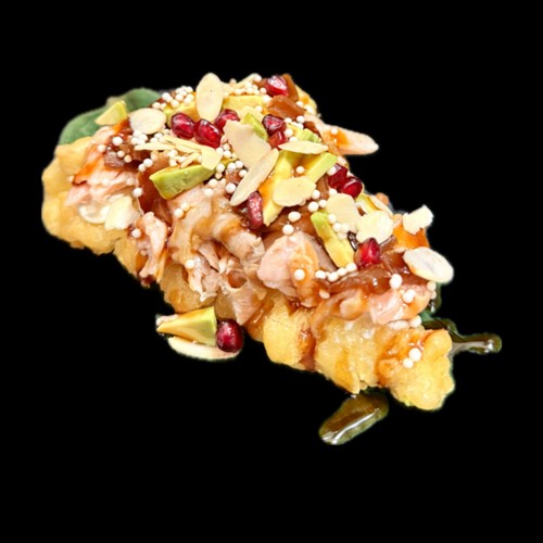 Sushi pizza z lososiem pieczonym