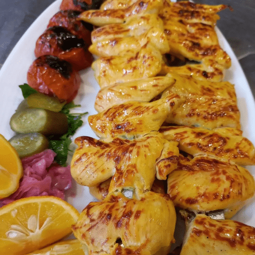 Talerz rodzina danie Szaszłyki z piersi kurczaka