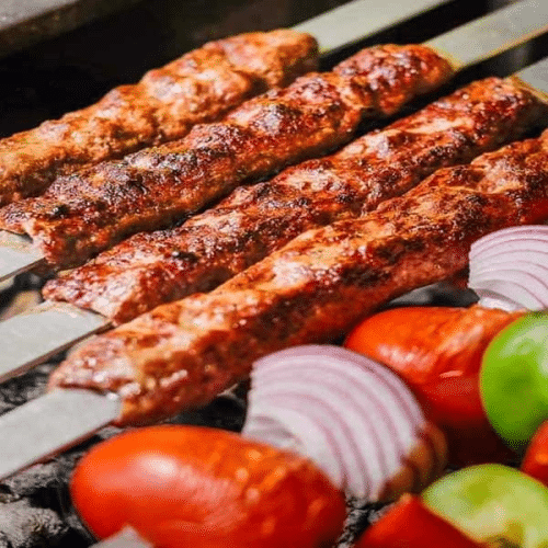 Rozmiar XXL danie Adana z szisz wołowo-barani