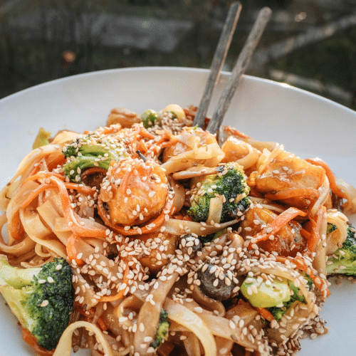 Makaron ryżowy z kurczakiem