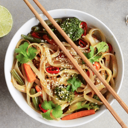 Makaron ryżowy z warzywami