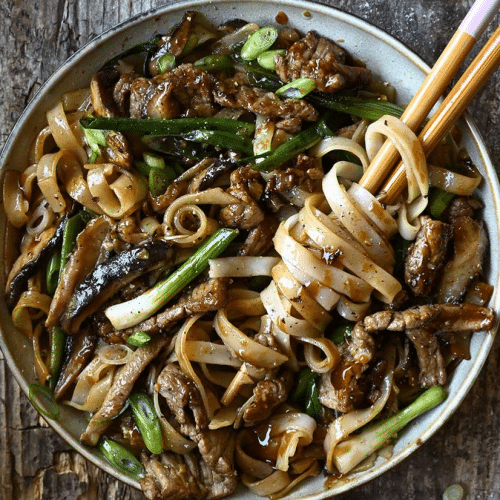 Makaron ryżowy z wołowiną