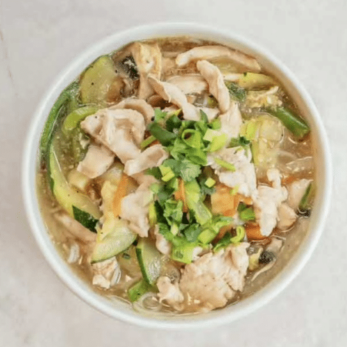 Rosół z makaronem i kurczakiem