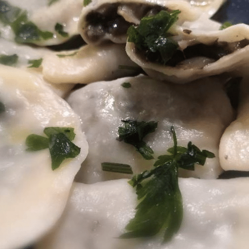 Pierogi z kapustą kiszoną i suszonymi grzybami 7 szt.