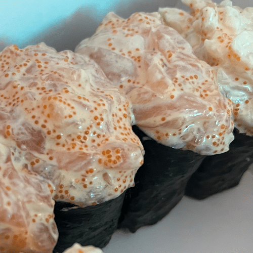 Gunkan-tatar z łososiem